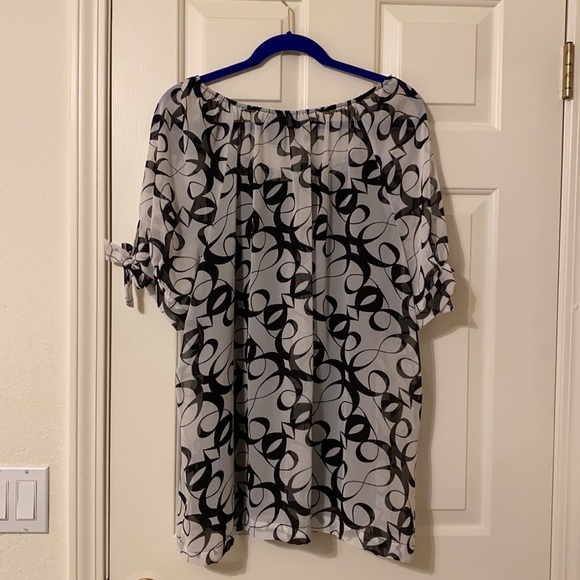 New York City Design Co. women’s top - Picture 2 of 6